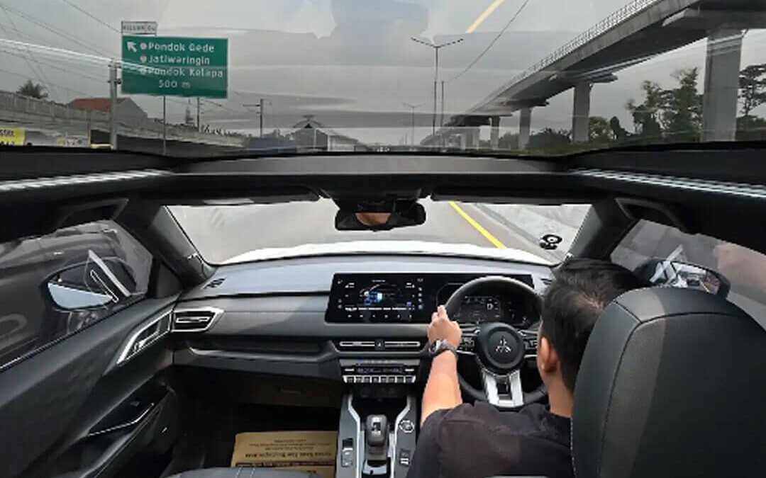 Frameless Panoramic Roof New Xforce: Bikin Kabin Terasa Lebih Lapang
